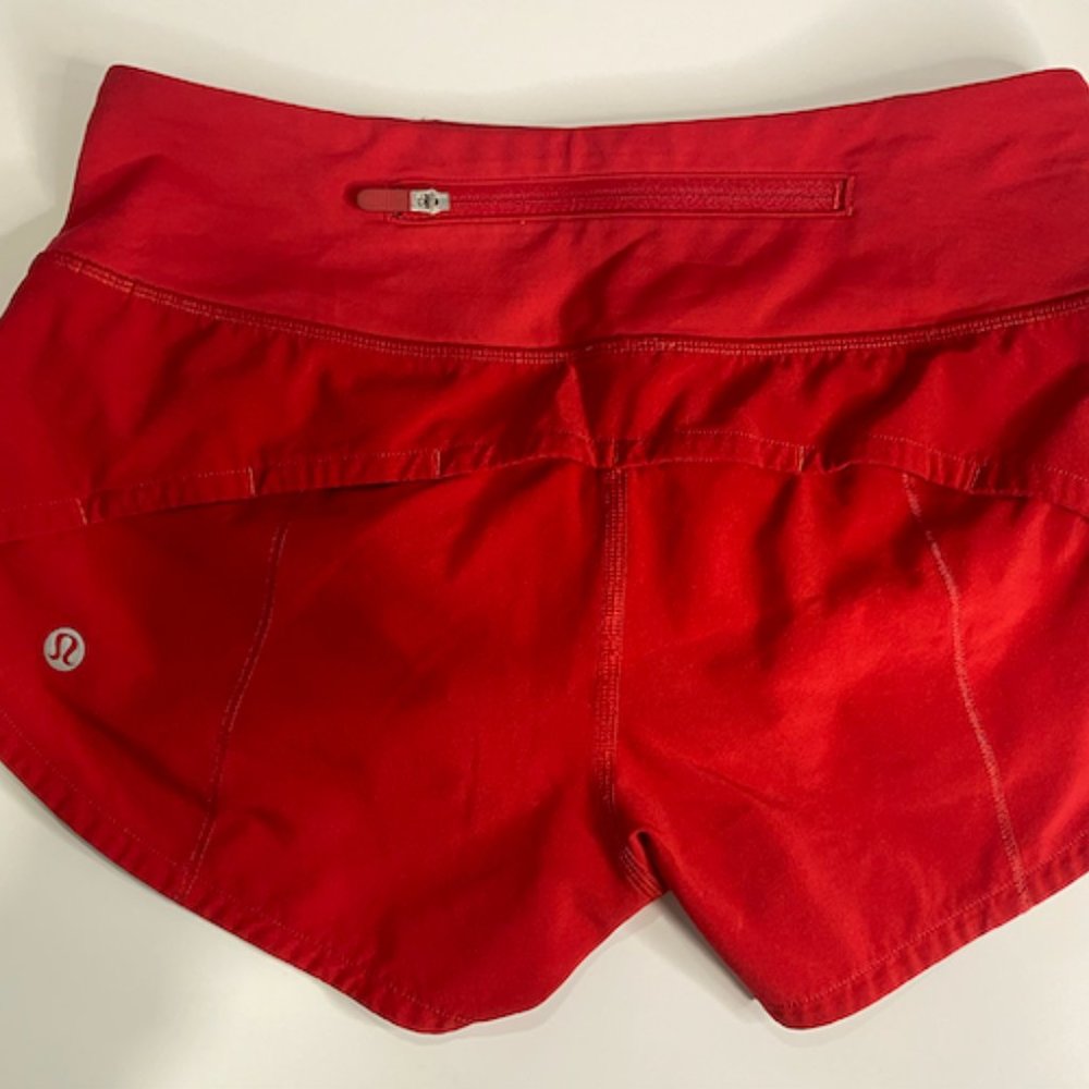 Red Lululemon shorts 2.5 inch seam (speed up shorts)